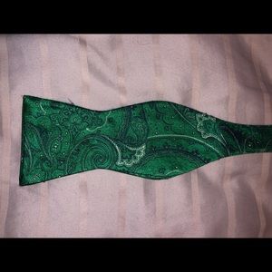IZOD Bow tie